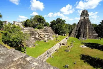 LES MYSTERIEUSES CITES MAYAS - TIKAL